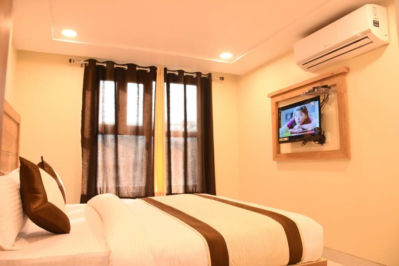 Hotel Kaushal Palace New Delhi Buitenkant foto